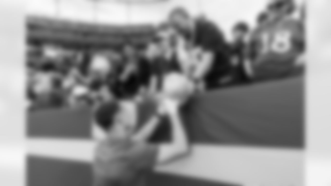 Check out the best shots from the Chargers Week 18 matchup against the Broncos!