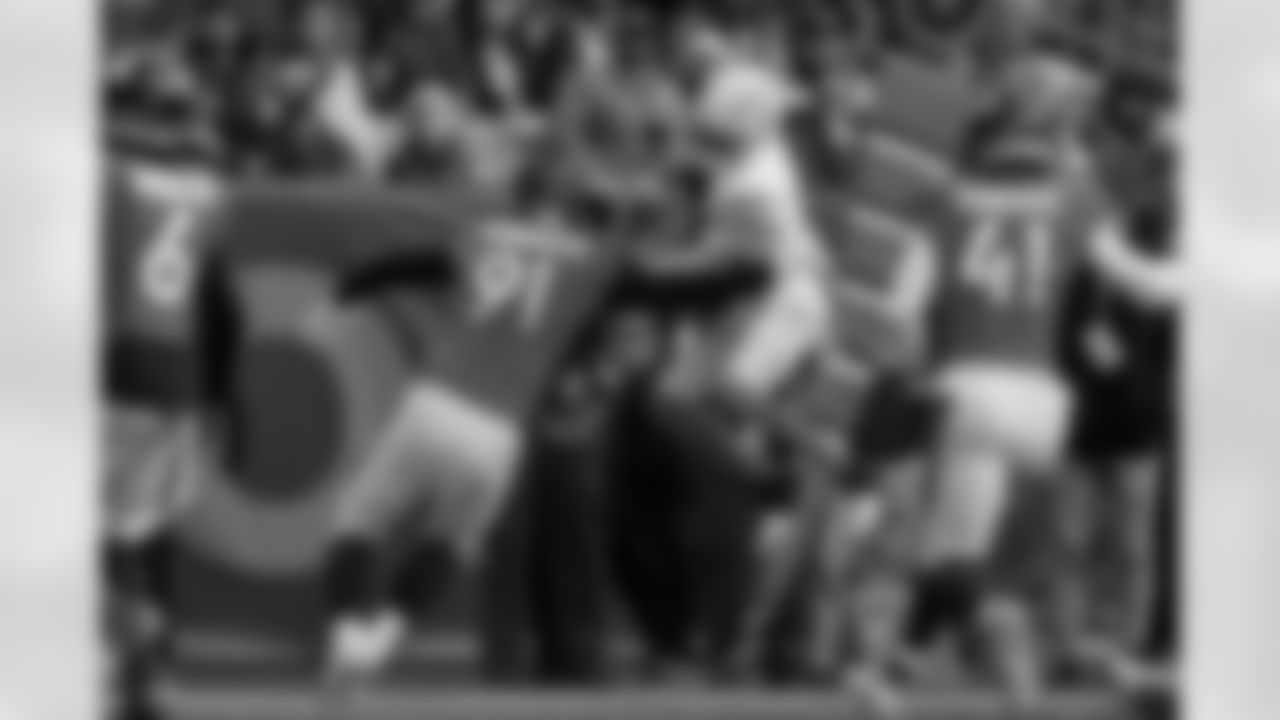 The Los Angeles Chargers play the Denver Broncos on Sunday, December 31, 2023 at Empower Field at Mile High in Denver, CO.
[FINAL SCORE: DEN 16 - LAC 9]