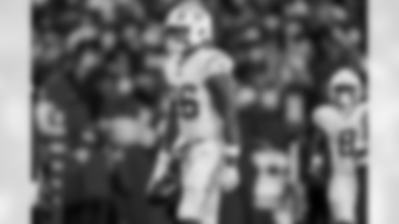 Check out the best shots from the Chargers Week 15 matchup against the Chiefs!