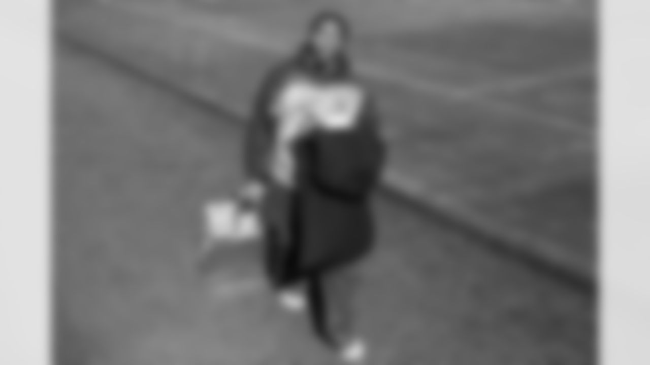 Los Angeles Chargers LB Daiyan Henley (0) travels to New England on Friday, Jan. 9, 2025 for the Wild Card matchup against the New England Patriots.