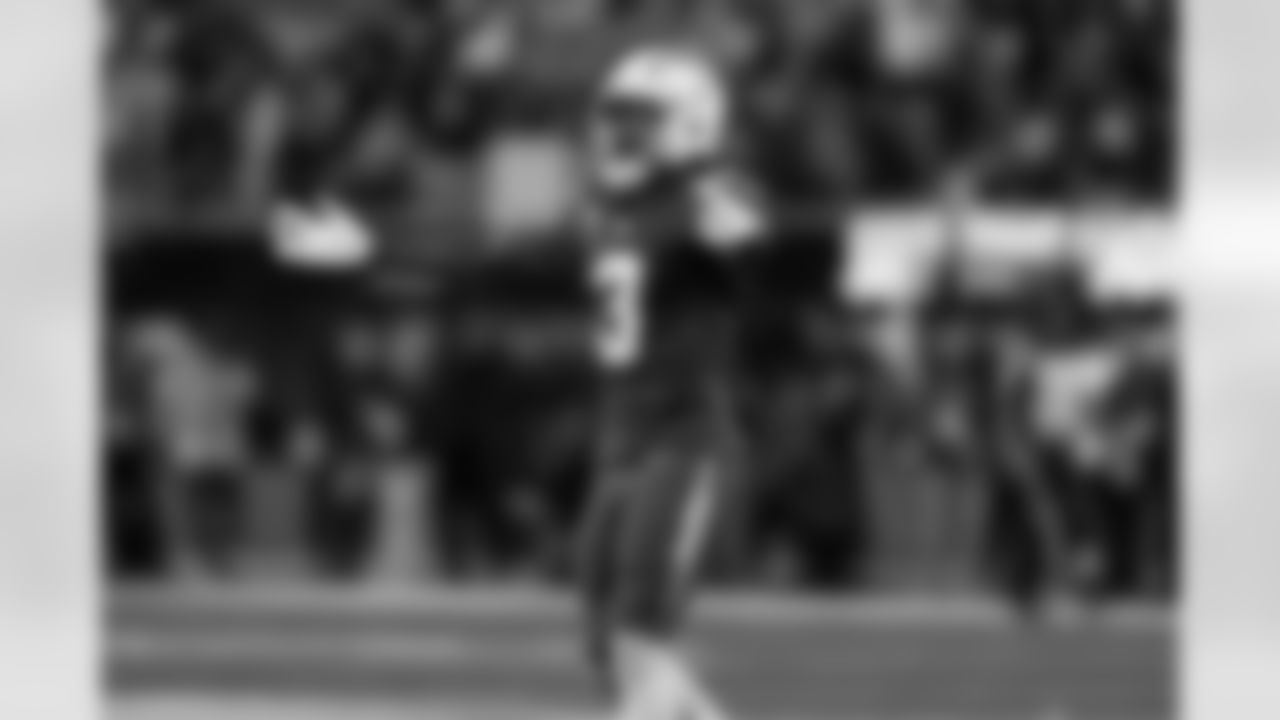 S Derwin James Jr. (3)