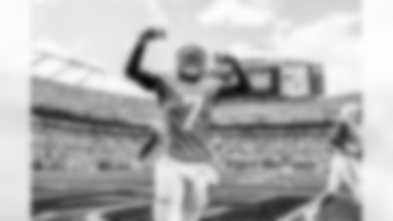 The Los Angeles Chargers play the Carolina Panthers on Sunday, September 15, 2024 at Bank of America Stadium in Charlotte, NC.
[FINAL SCORE: LAC 26 - CAR 3]