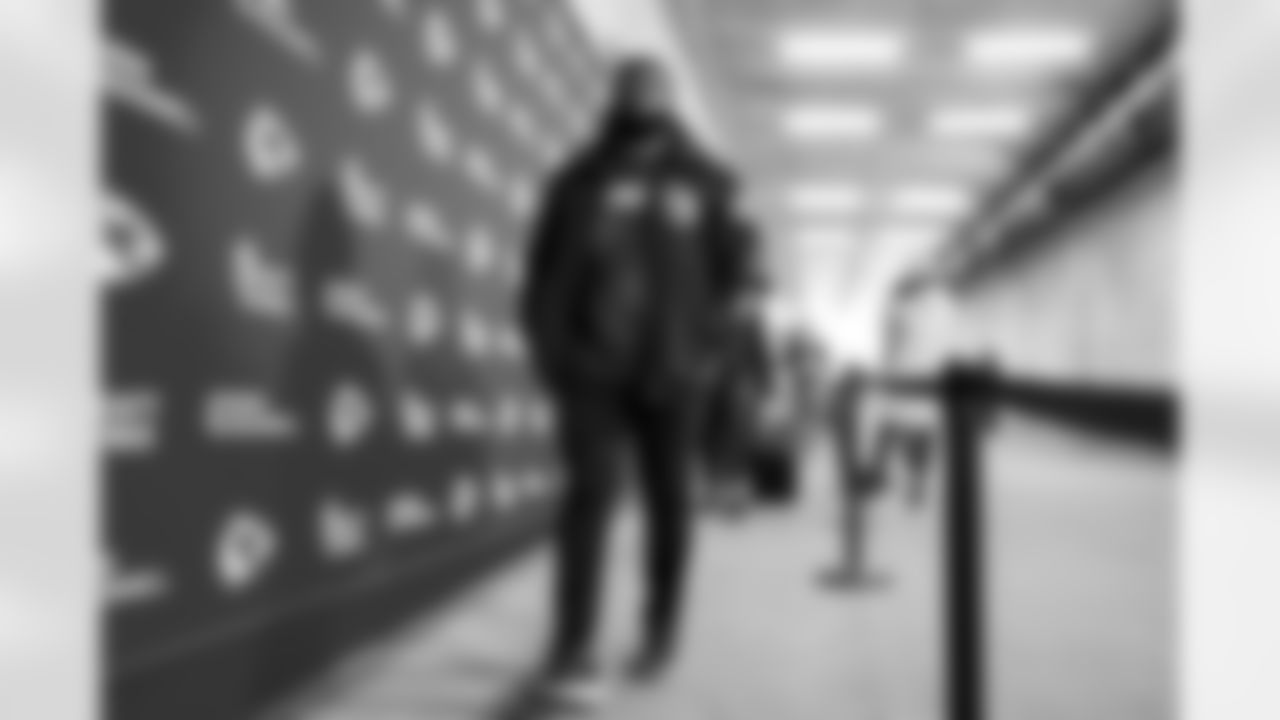 OL Jamaree Salyer (68)