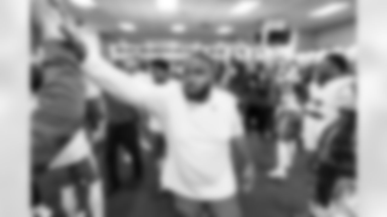 Check out the best shots from the Chargers Week 9 matchup against the Titans!