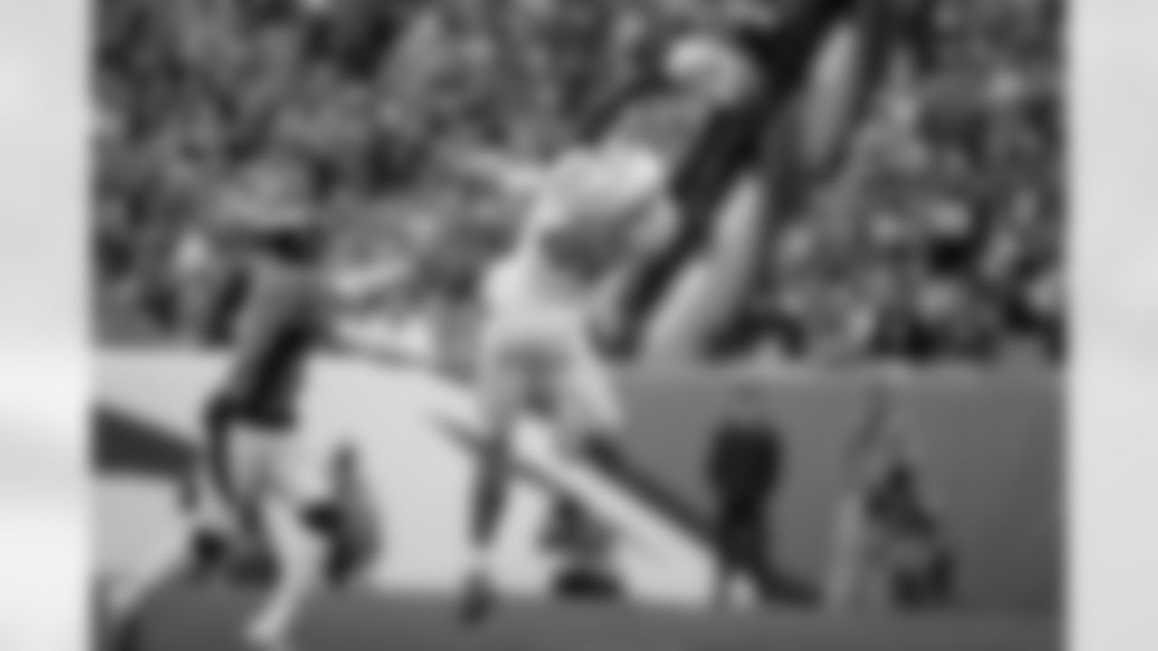 The Los Angeles Chargers play the Denver Broncos on Sunday, November 28, 2021 at Empower Field at Mile High in Denver, CO.
[FINAL SCORE: LAC 13 - DEN 28]