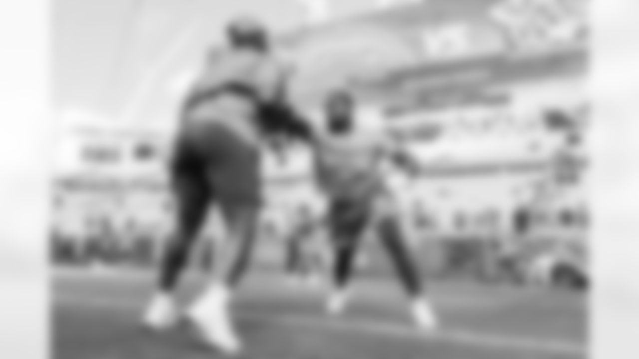 DL Justin Eboigbe (92)