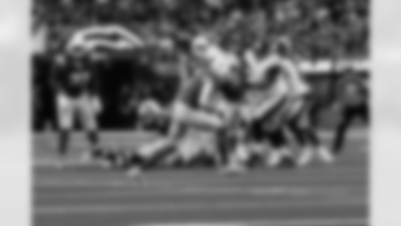 Check out the best shots from the Chargers Week 10 matchup against the Steelers!