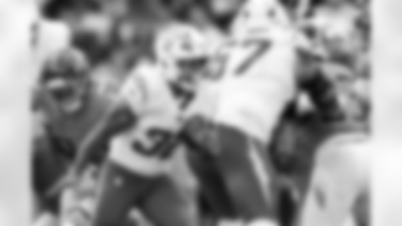 Check out the best shots from the Chargers Week 9 matchup against the Titans!