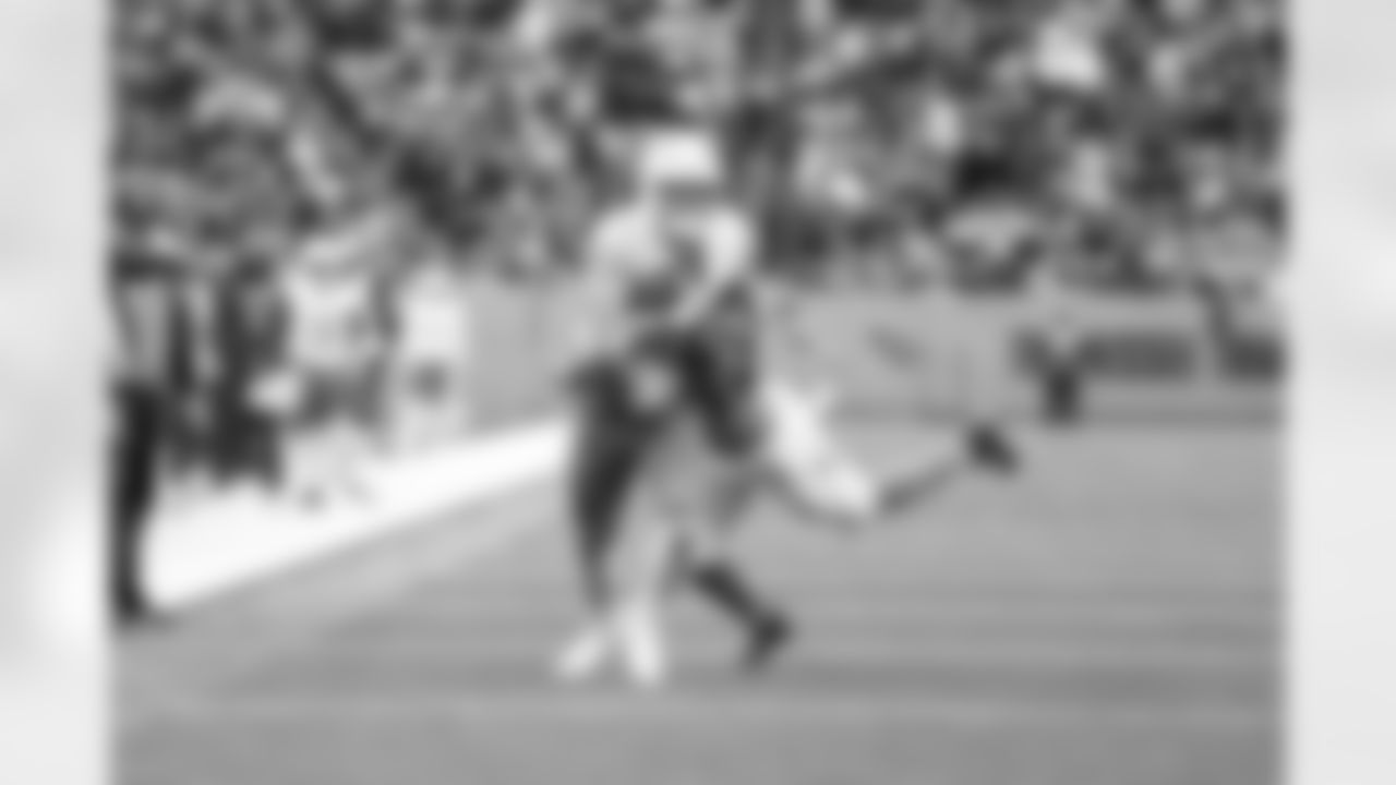 QB Justin Herbert (10)