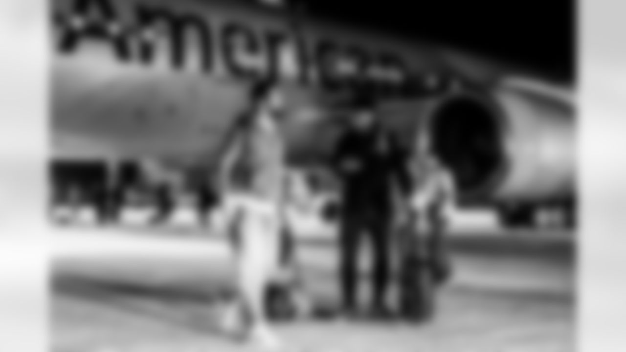 LB Troy Dye (43) and OLB Bud Dupree (48)