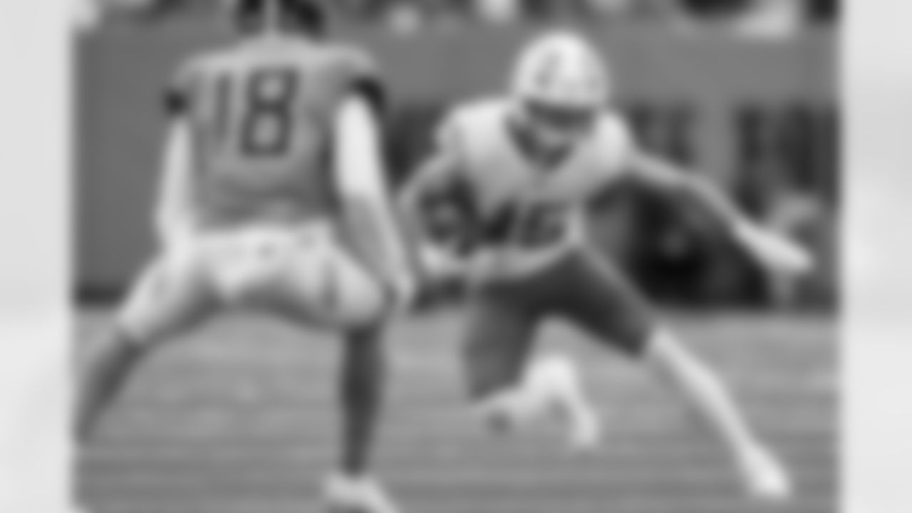 Check out the best shots from the Chargers Week 9 matchup against the Titans!