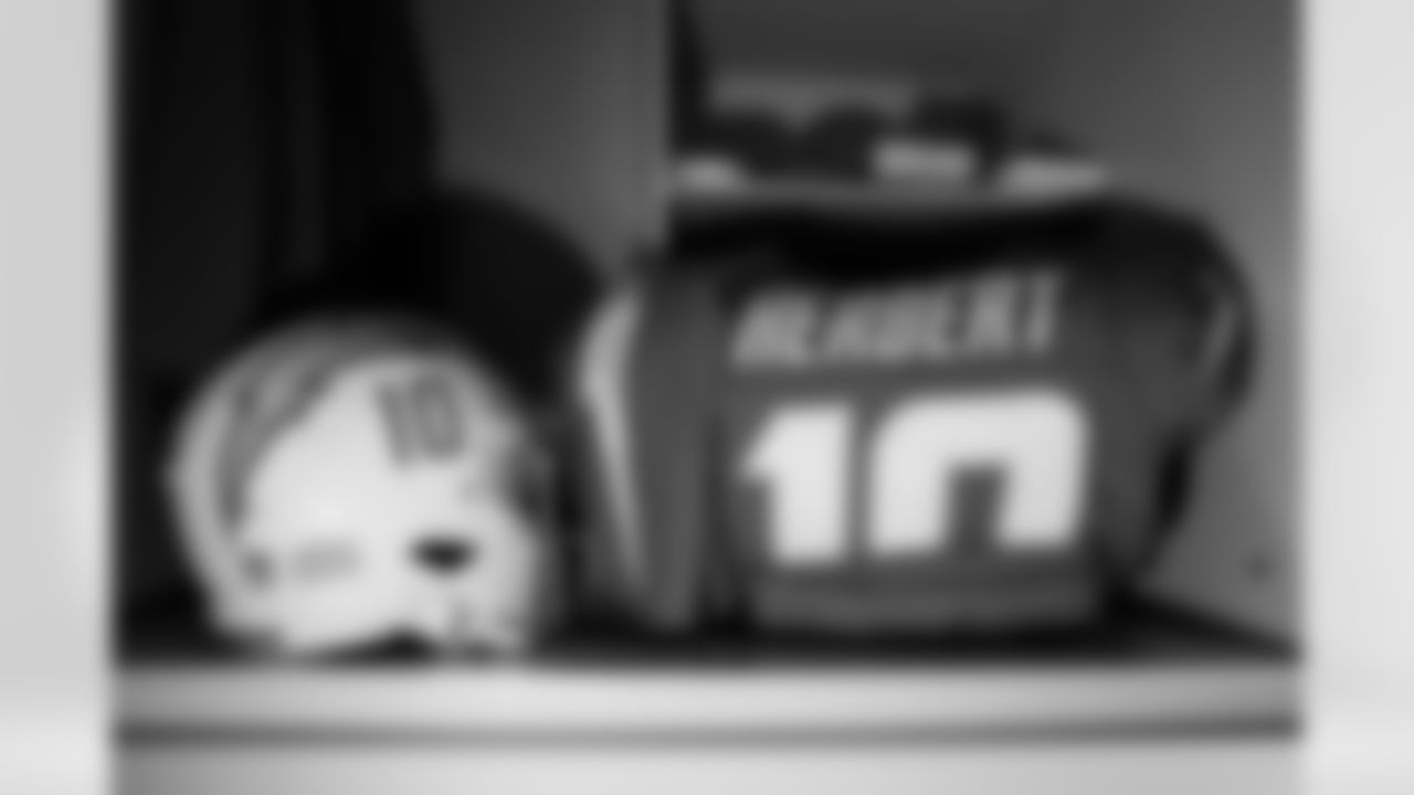 QB Justin Herbert (10)