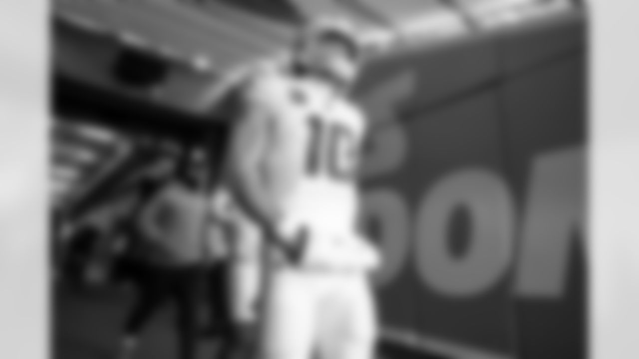 QB Justin Herbert (10)