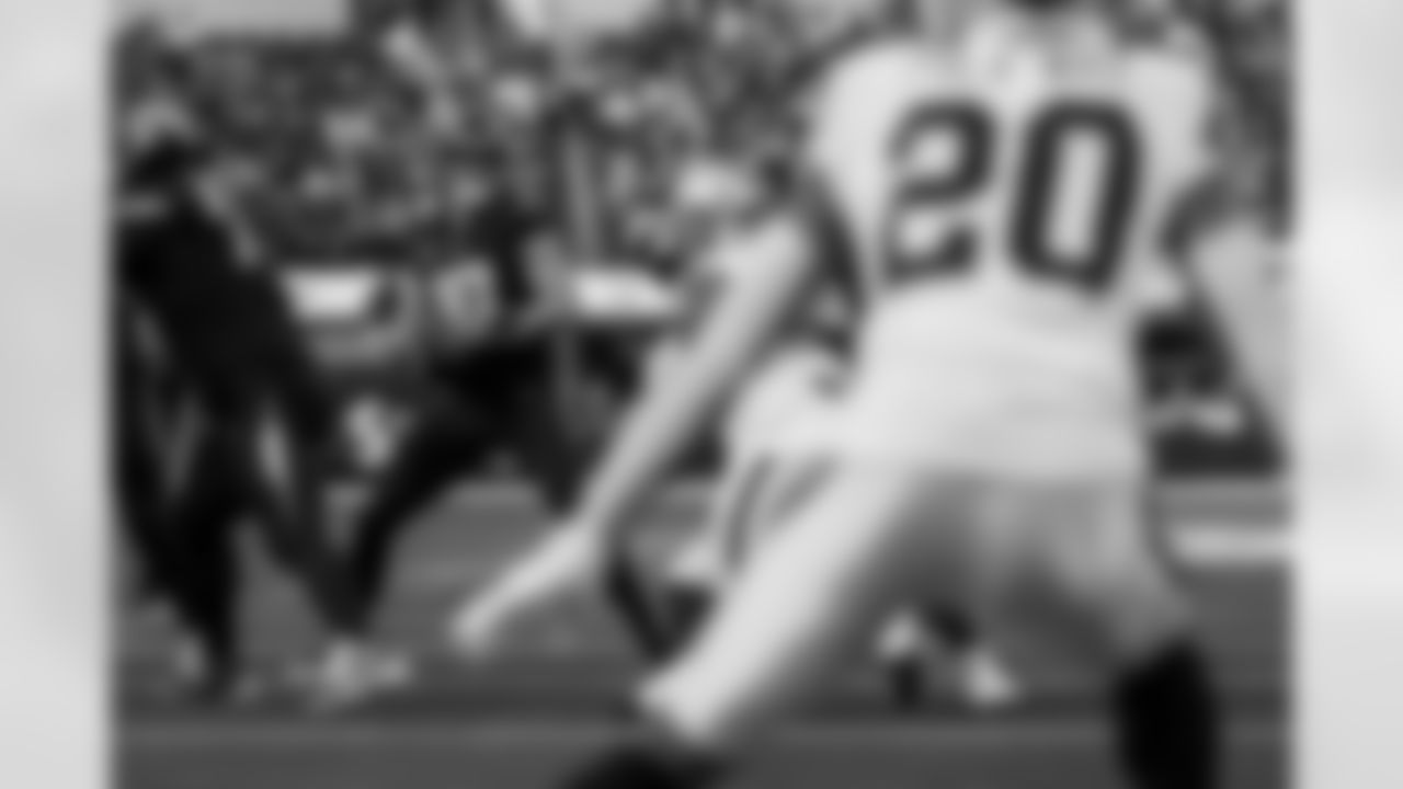 Take a look back at the best photos of Justin Herbert's 2025 campaign.