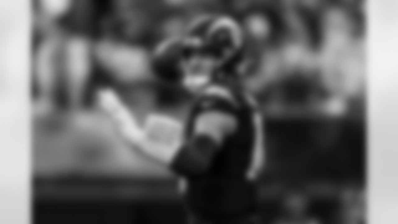 Take a look back at the best photos of Justin Herbert's 2025 campaign.