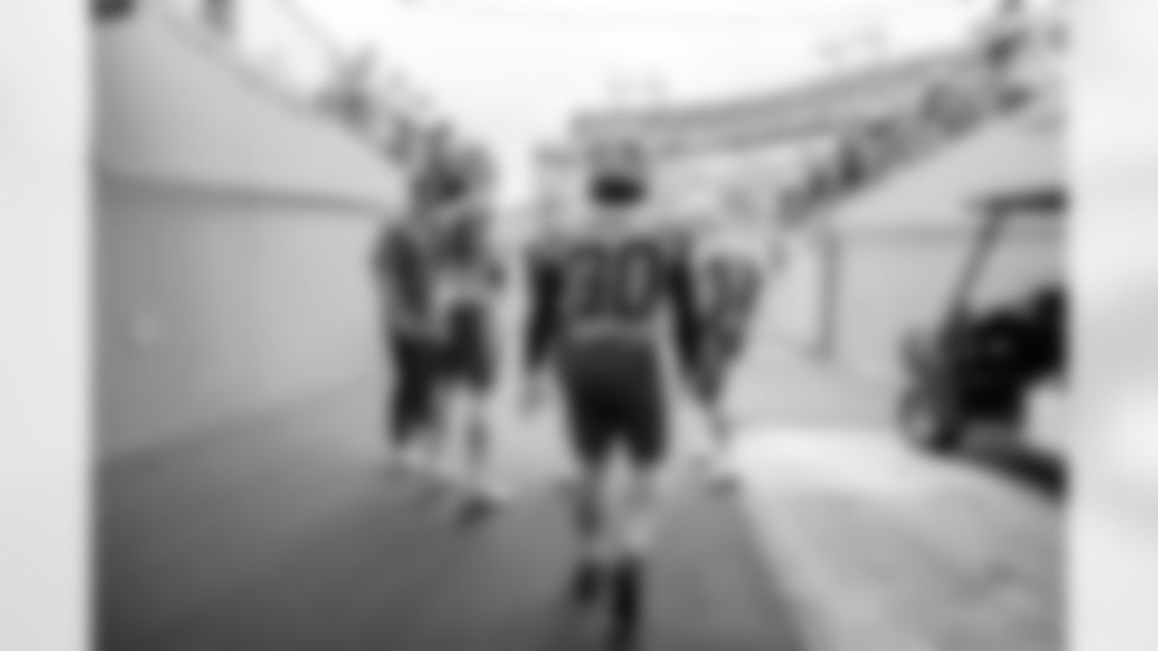 Check out the best shots from the Chargers Week 9 matchup against the Titans!