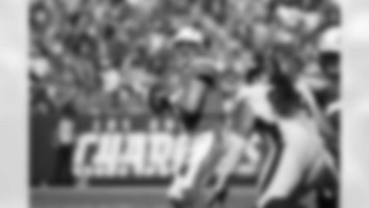 The Los Angeles Chargers play against the Denver Broncos at StubHub Center on October 23, 2017 in Carson, California.
[Final Score: LAC 21 - DEN 0]