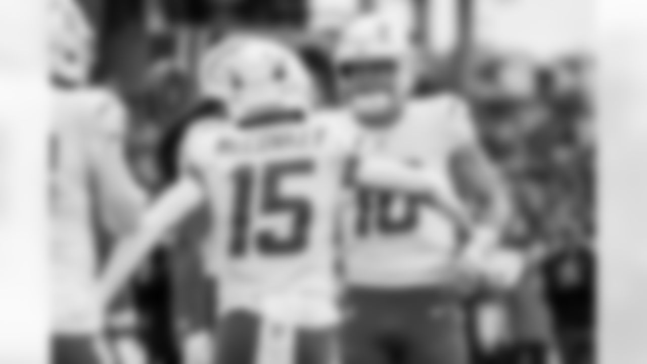 Check out the best shots from the Chargers Week 9 matchup against the Titans!