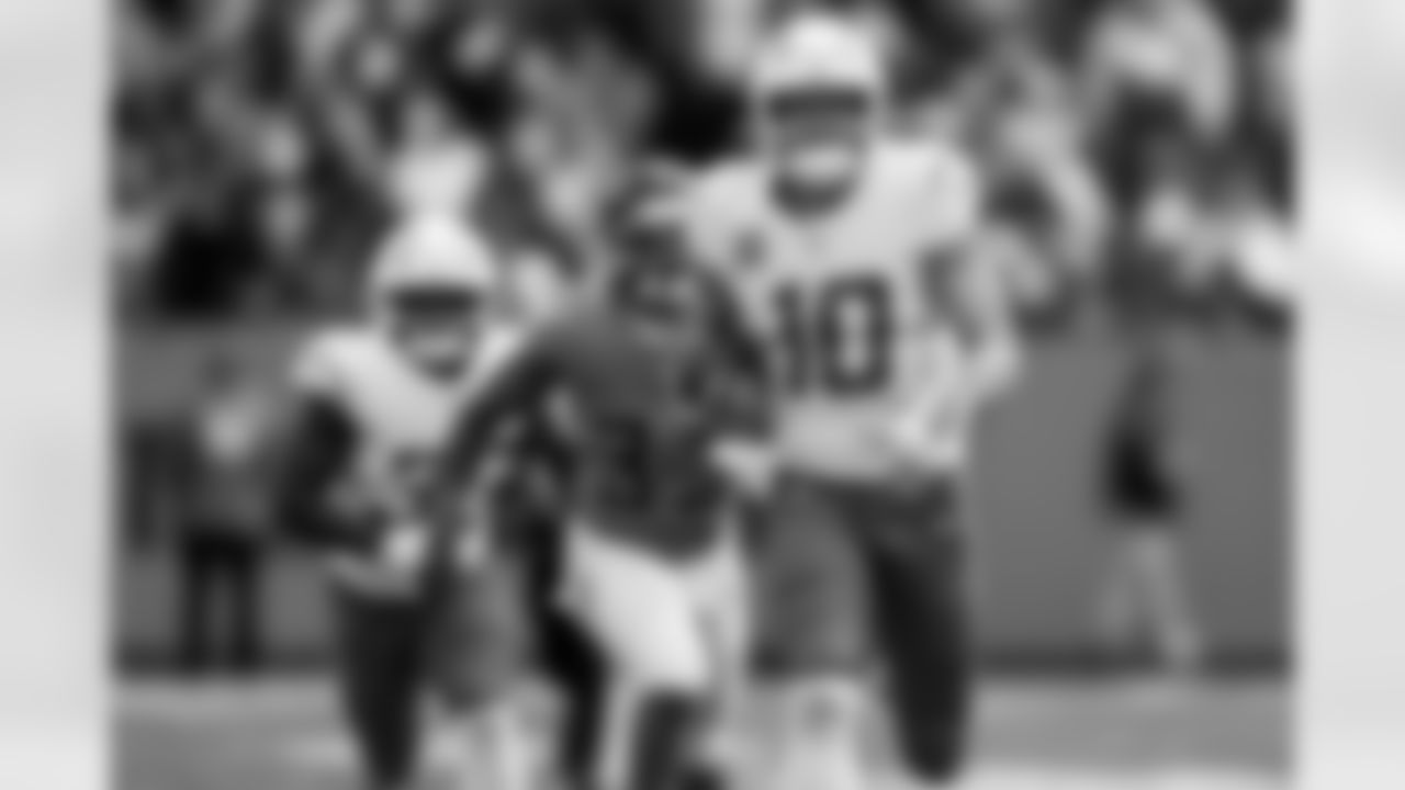 Chargers QB Justin Herbert (#10) in action during their Pro Bowl season.