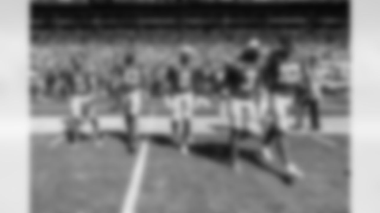 Check out the best shots from the Chargers Week 6 matchup against the Dolphins!