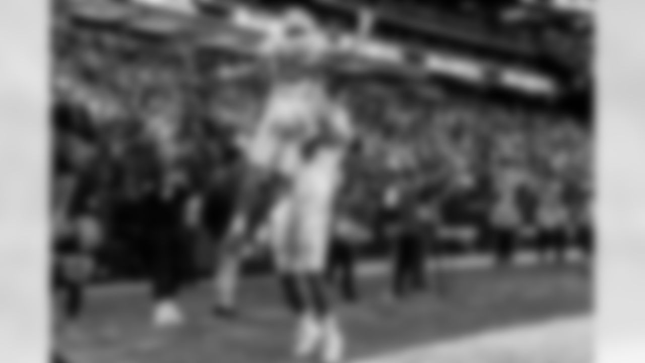 The Los Angeles Chargers play the Las Vegas Raiders on Sunday, January 5, 2025 at Allegiant Stadium in Las Vegas, NV.
[FINAL SCORE: LAC 34 - LV 20]