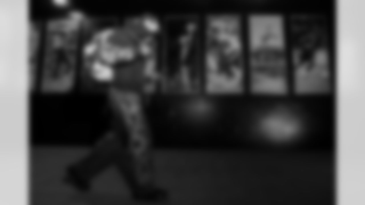 OLB Kyle Kennard (54)