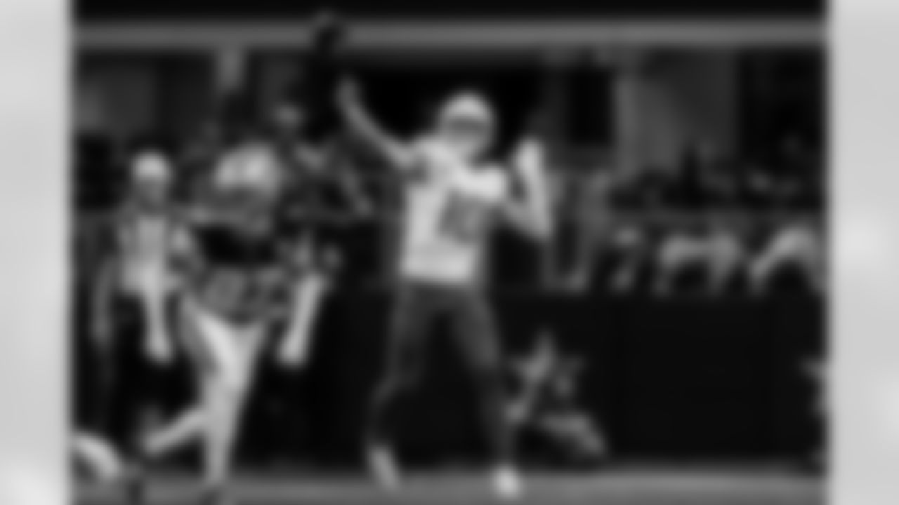 Take a look back at the best photos of Justin Herbert's 2025 campaign.