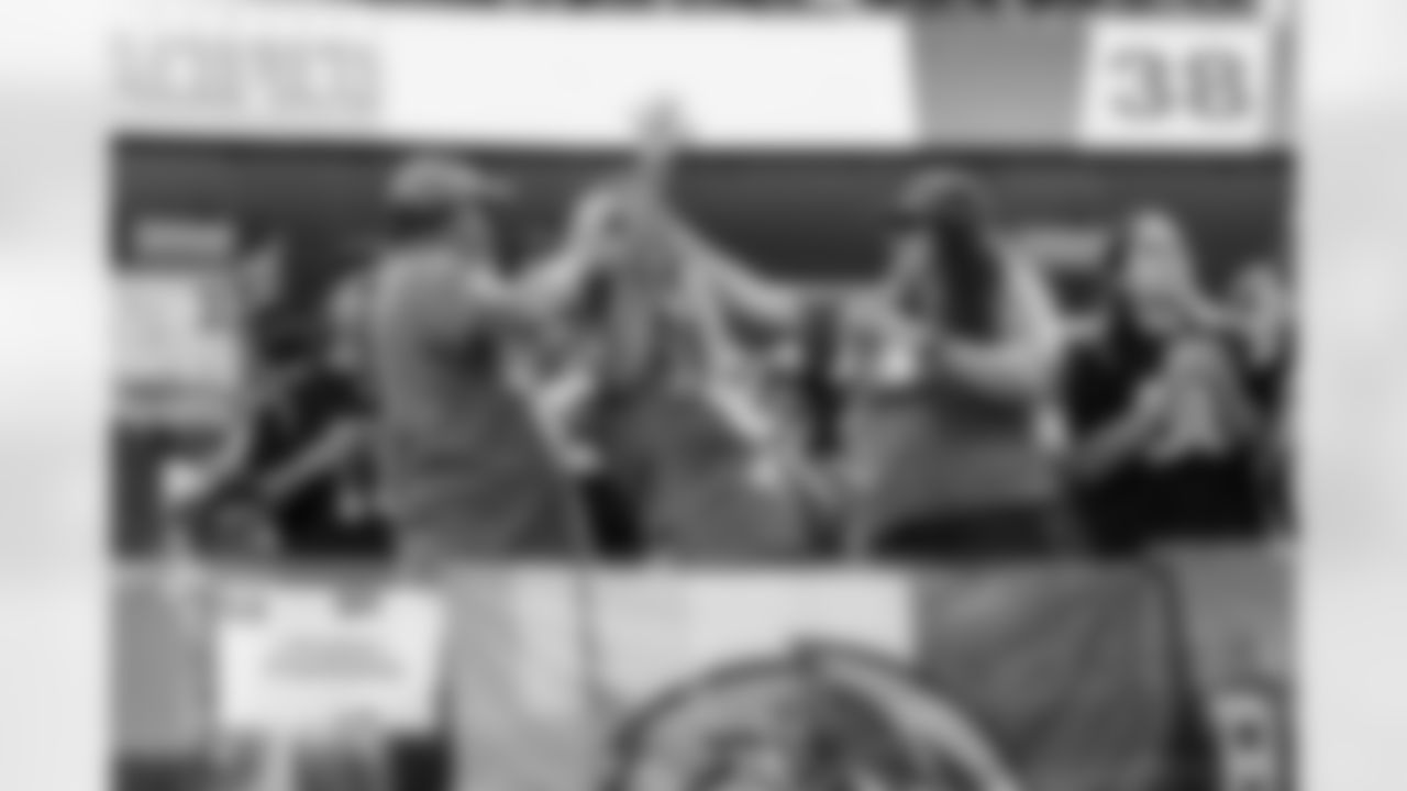 The Los Angeles Chargers play the Washington Commanders on Sunday, October 5, 2025 at SoFi Stadium in Inglewood, CA.
[FINAL SCORE: WAS 27 - LAC 10]