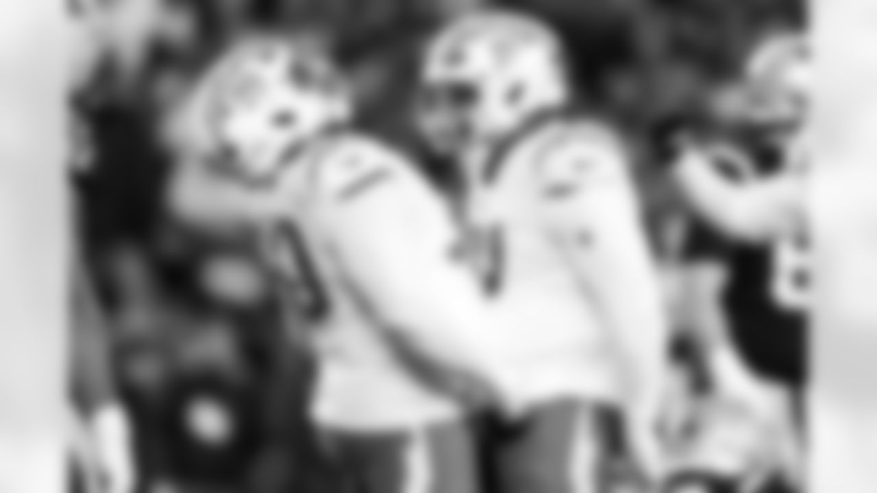 DL Teair Tart (90) and DL Da'Shawn Hand (91)