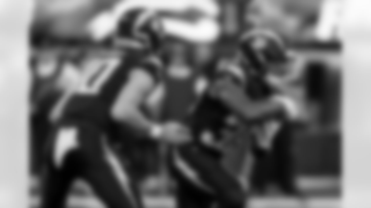 Check out the best shots from the Chargers Week 8 matchup against the Vikings!