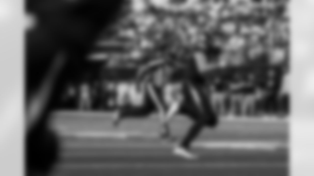 Take a look back at the best photos of Justin Herbert's 2025 campaign.