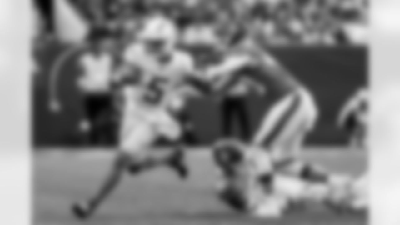 Check out the best shots from the Chargers Week 18 matchup against the Broncos!