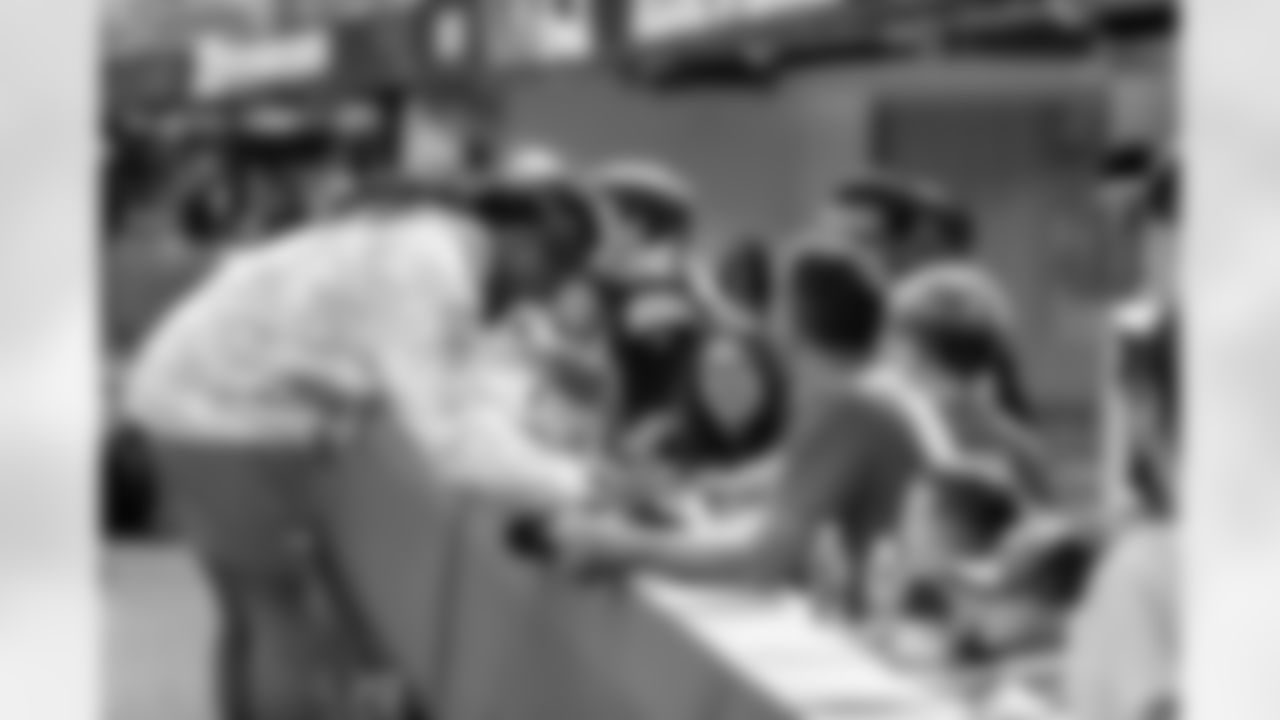 The Los Angeles Chargers play the Tennessee Titans on Sunday, November 10, 2024 at SoFi Stadium in Inglewood, CA.
[FINAL SCORE: LAC 27 - TEN 17]