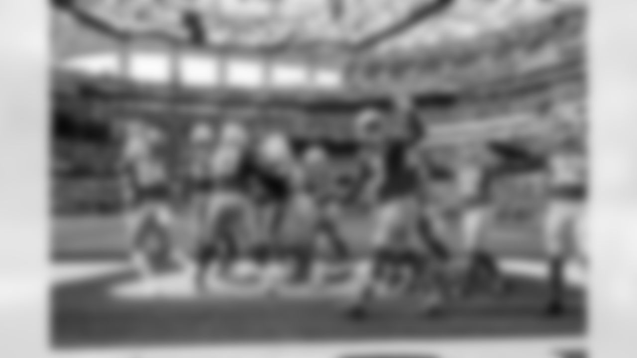 The Los Angeles Chargers play the Las Vegas Raiders on Sunday, September 8, 2024 at SoFi Stadium in Inglewood, CA.
[FINAL SCORE: LAC 22 - LV 10]