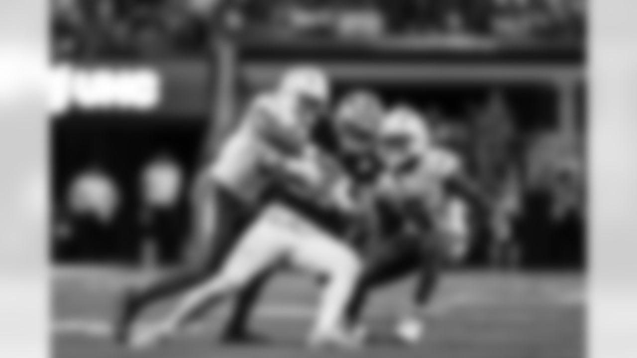 LB Daiyan Henley (0) and LB Denzel Perryman (6)