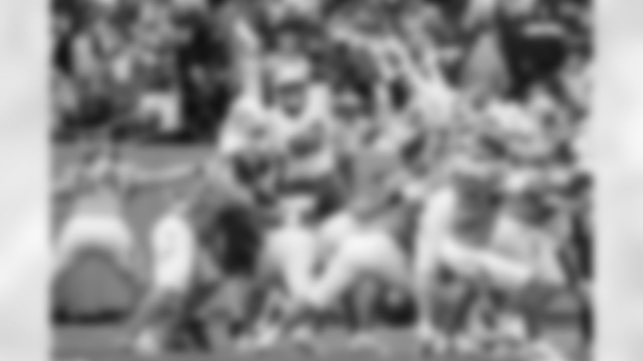 Check out the best shots from the Chargers Week 9 matchup against the Titans!