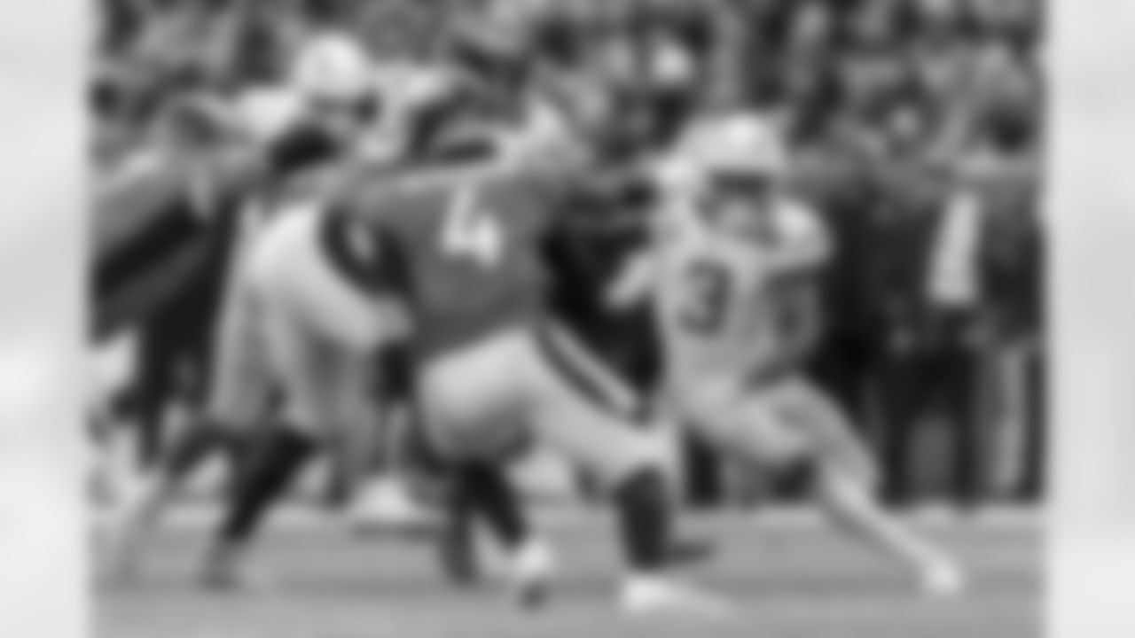 The Los Angeles Chargers play the Denver Broncos on Sunday, December 31, 2023 at Empower Field at Mile High in Denver, CO.
[FINAL SCORE: DEN 16 - LAC 9]