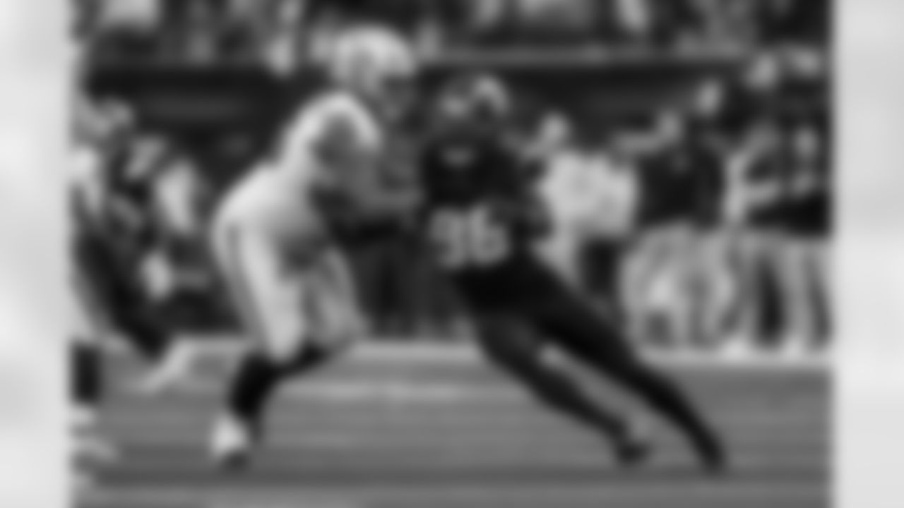 Take a look at the best photos of Chargers 2026 free agent Odafe Oweh