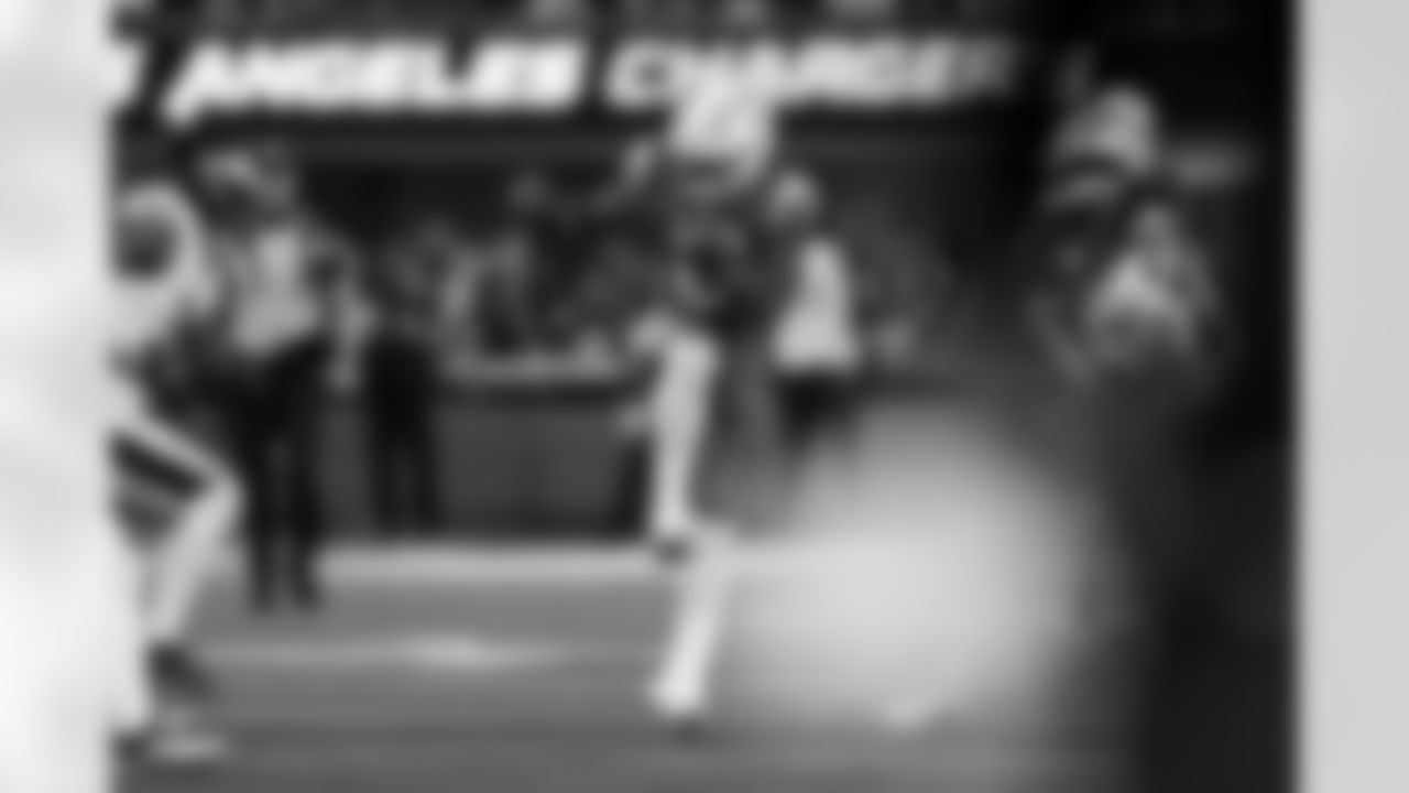 RB Omarion Hampton (8)