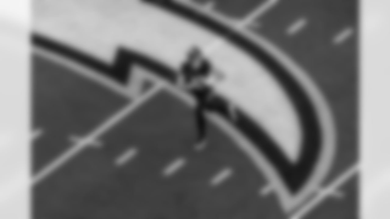 Chargers QB Justin Herbert (#10) in action during their Pro Bowl season.