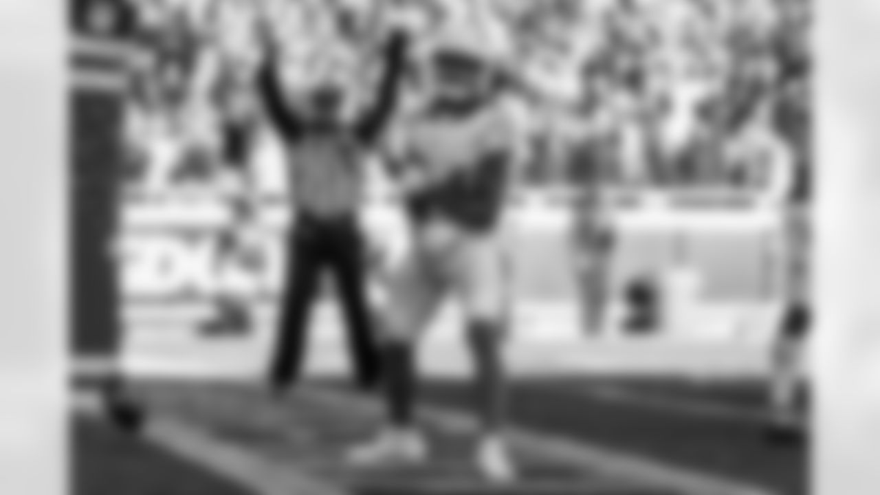 Check out the best shots from the Chargers Week 15 matchup against the Chiefs!