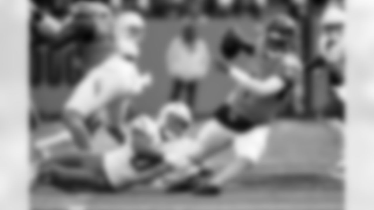 Check out the best shots from the Chargers Week 9 matchup against the Titans!