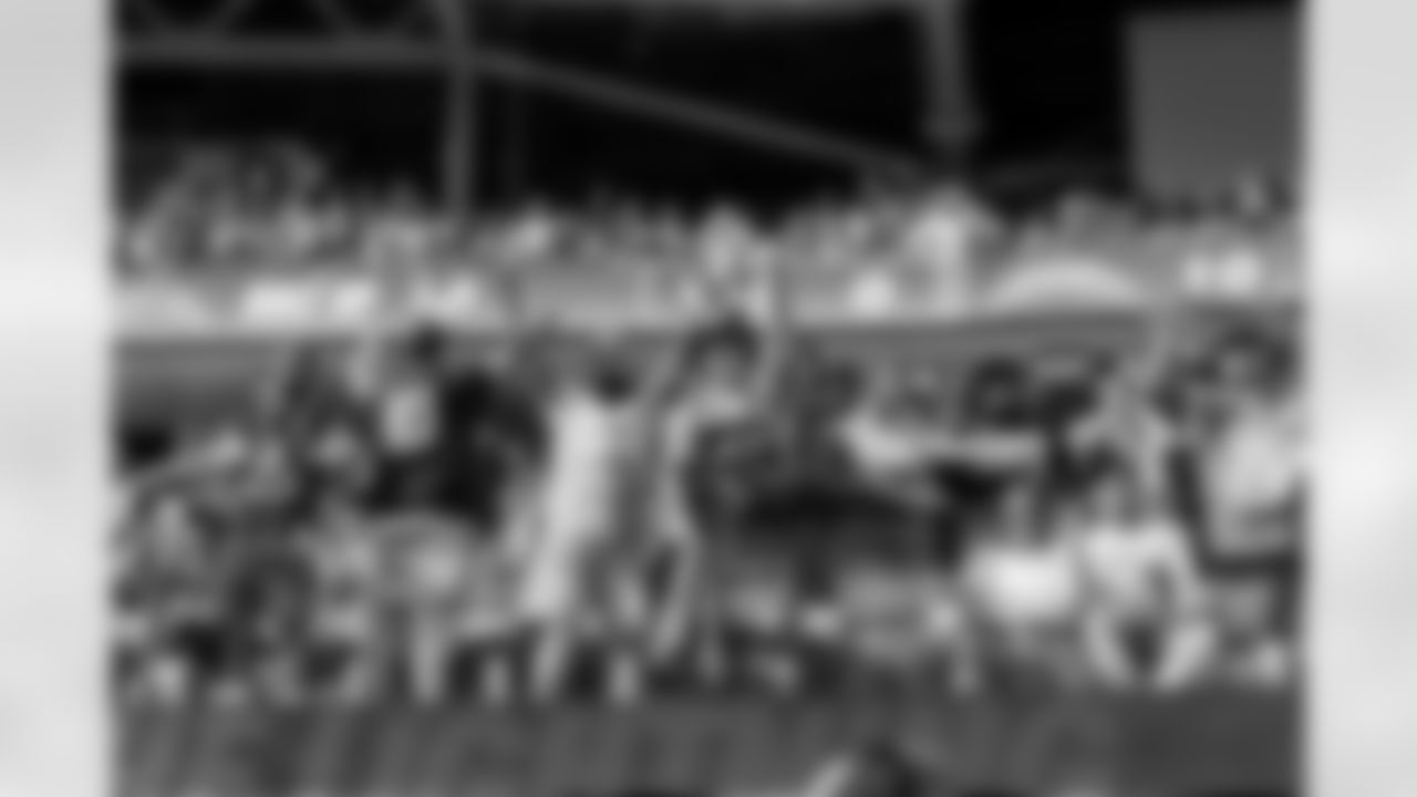 The Los Angeles Chargers play the Washington Commanders on Sunday, October 5, 2025 at SoFi Stadium in Inglewood, CA.
[FINAL SCORE: WAS 27 - LAC 10]