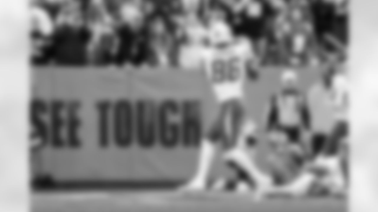 Check out the best shots from the Chargers Week 9 matchup against the Titans!