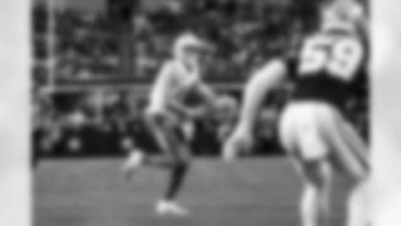 QB Justin Herbert (10)