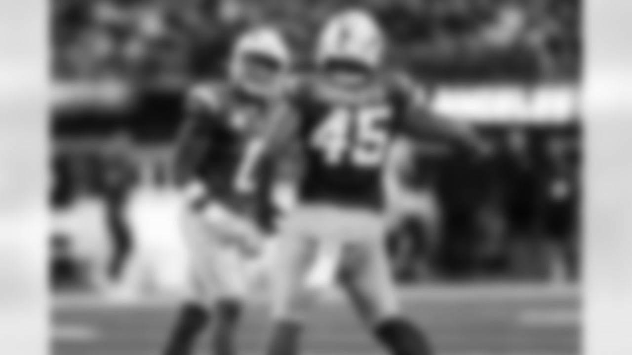 LB Daiyan Henley (0) and OLB Tuli Tuipulotu (45)