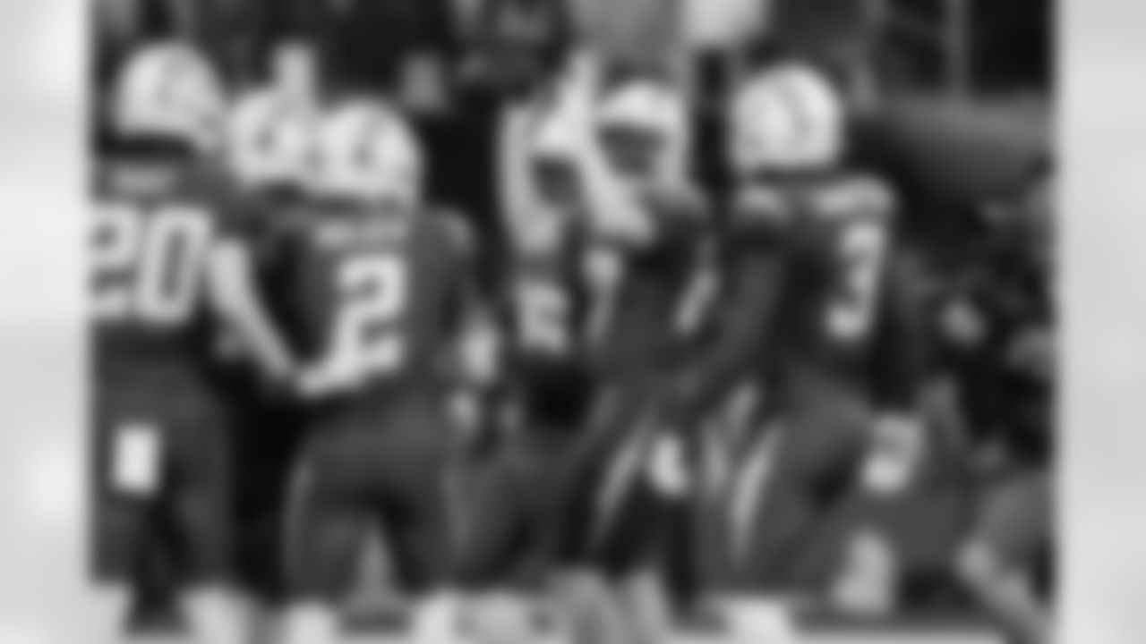 DB Elijah Molden (2), S RJ Mickens (27) and S Derwin James Jr. (3)