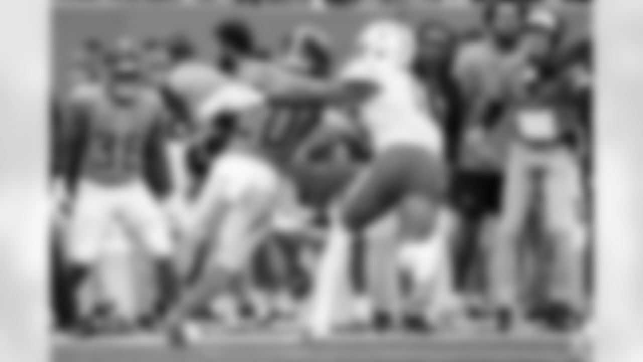 Check out the best shots from the Chargers Week 9 matchup against the Titans!