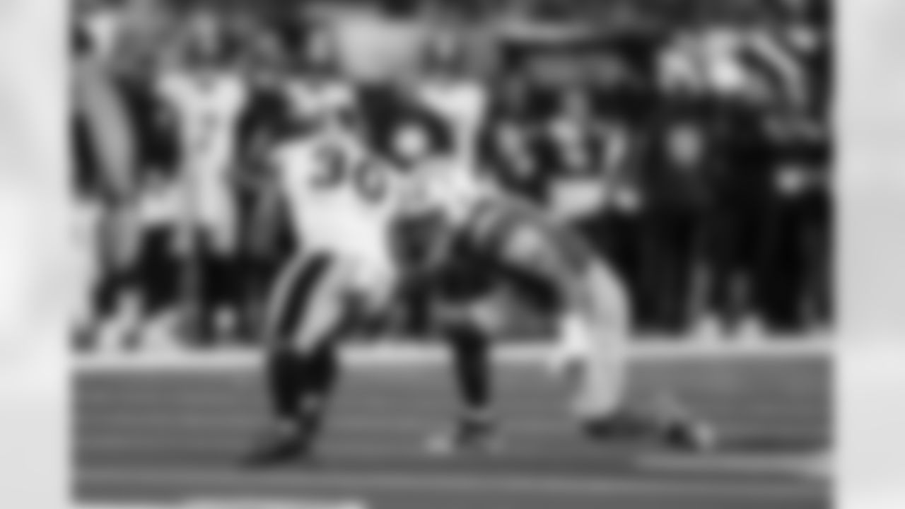 DB Elijah Molden (2)