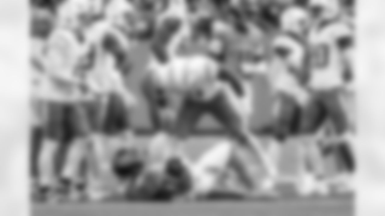 LB Daiyan Henley (0)